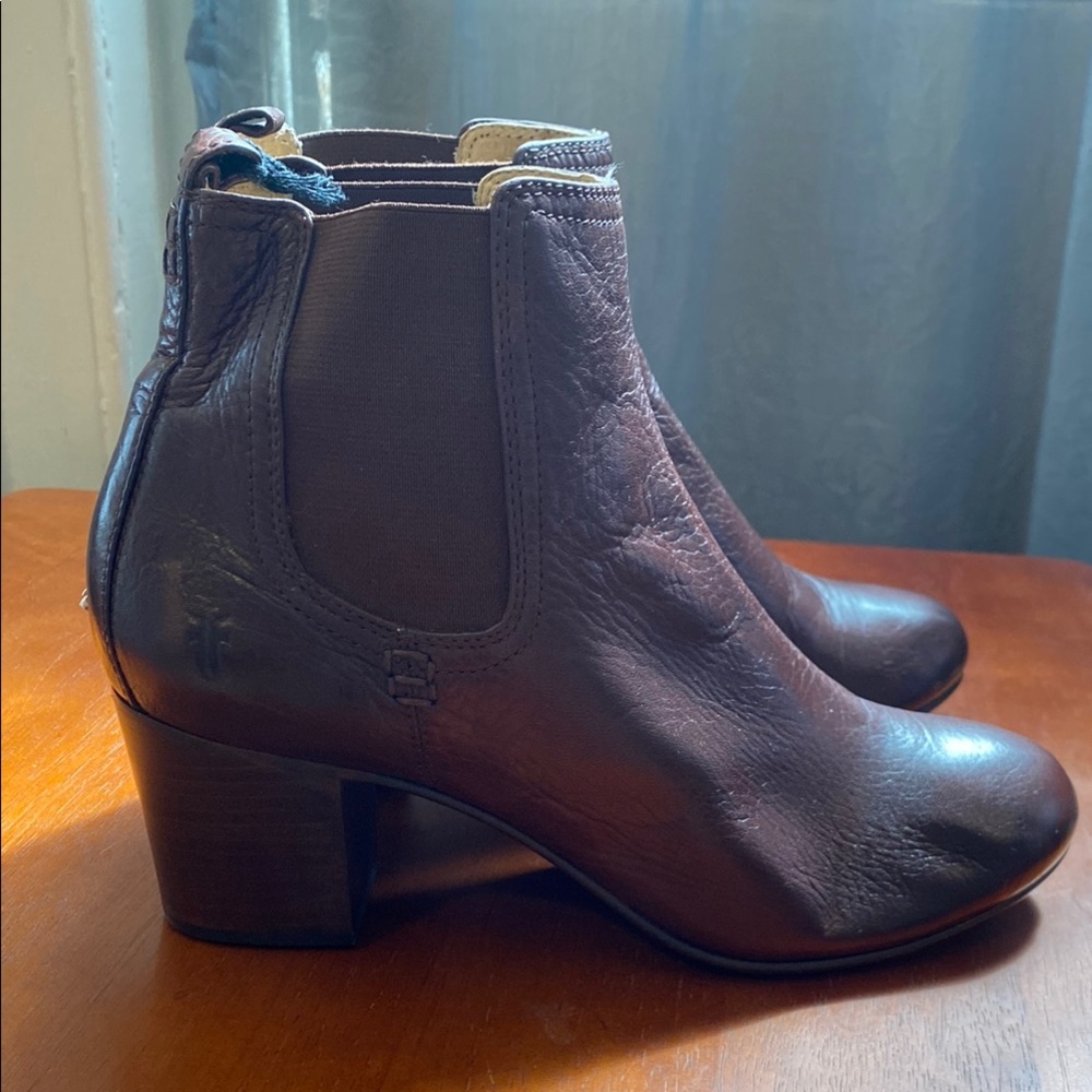 Frye Stella Chelsea Short Dark Brown Leather Ankle Booties Heeled Boots 9M - Picture 5 of 14
